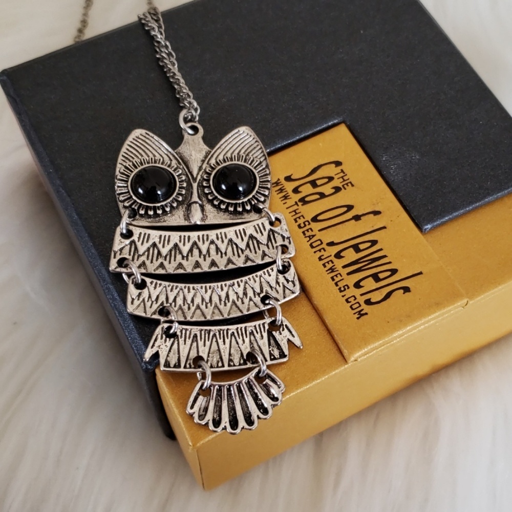 Pretty owl pendant and necklace long chain